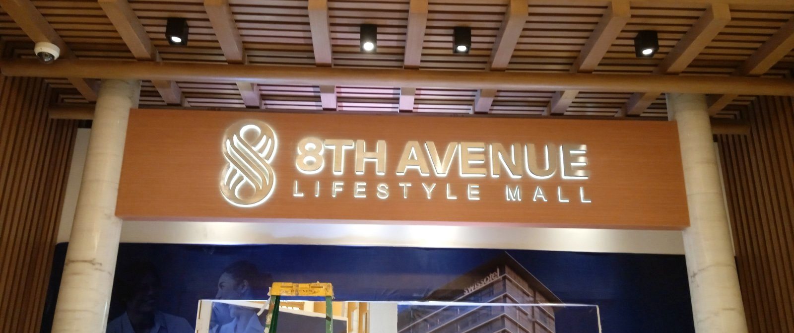 8th Avenue Lifestyle Mall halo-illuminated identity signage